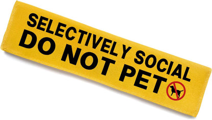 Selectively Social Do Not Pet Dog Leash Sleeve, Funny Yellow Dog Leash Wrap Alert Hanging ID Patch Tag, Do Not Pet Leash Sleeve Service Dog Leash Sleeve Pet Birthday Gifts for Dog Owners
